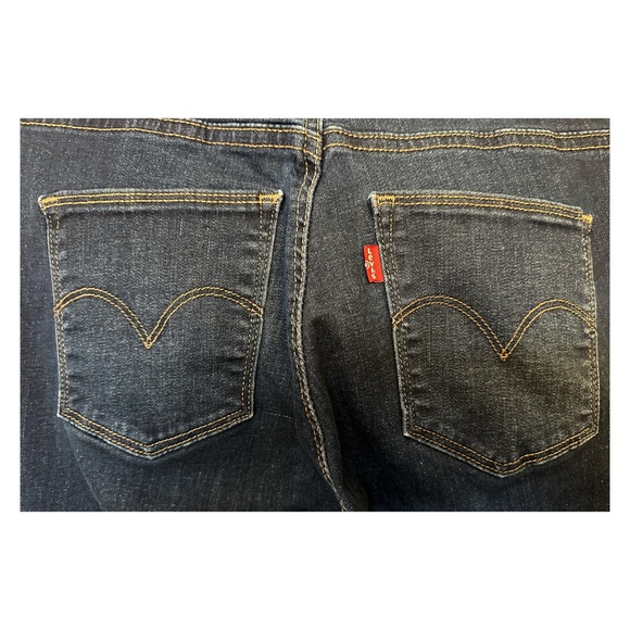 Host Pick❗️Levi's Slimming Skinny Jeans - Picture 5 of 9